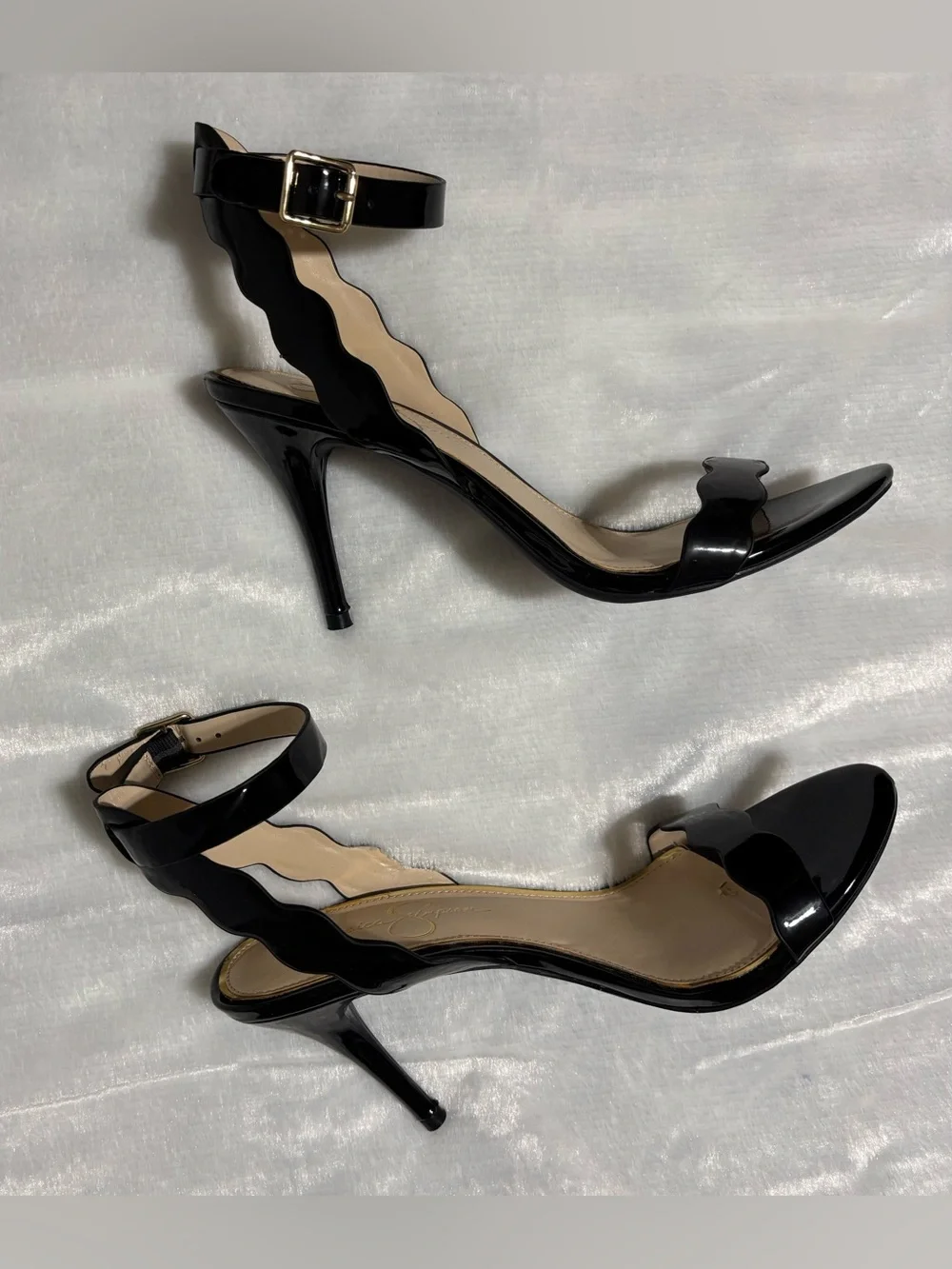 JESSICA SIMPSON black patent sandal 3-1/2”heel ankle strap with scalloped trim - Picture 3 of 12